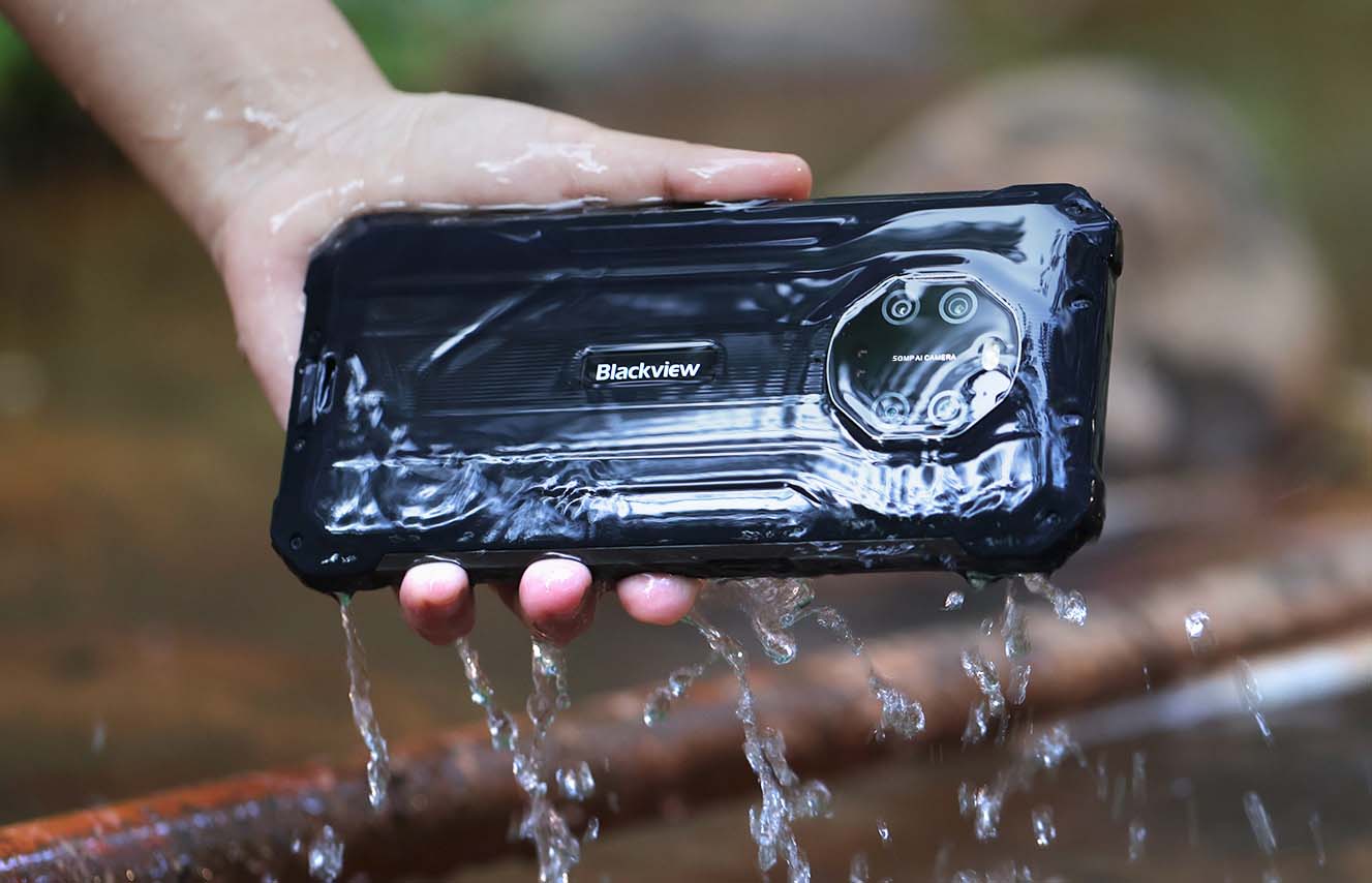 Heavy duty cell phones: Pic out your favorite ruggedized heavy weight smartphones